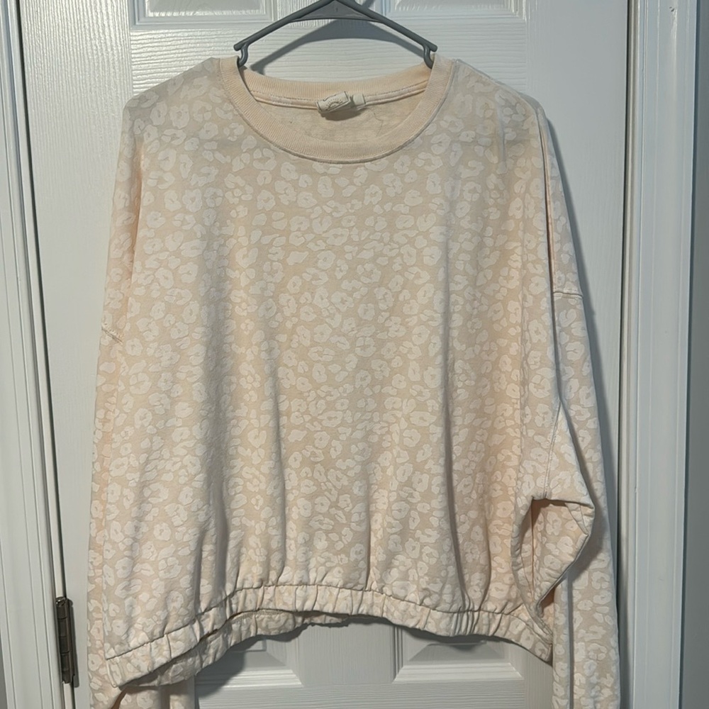 Cropped sweater, elastic bottom from buckle with cheetah print